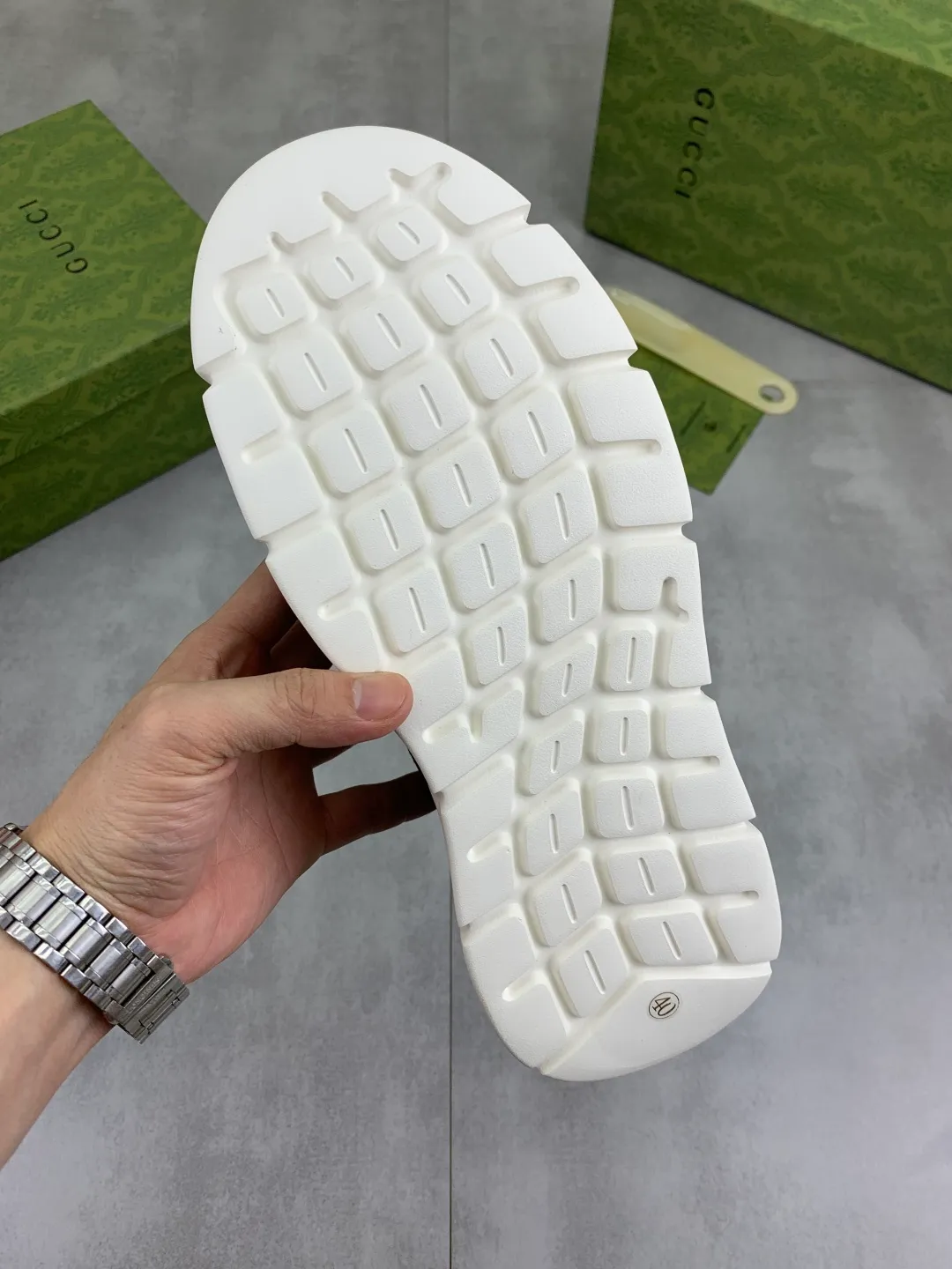 Men's shoes 💰P400💰[New style]🆘 The latest model from Gucci GUCCI official website🎁Classic casual and fashionable men's shoes👟Best model💥The style is simple and elegant, exclusive for trendy men. Unique official website latest brand elements👑Gucci original decoration, fashionable and generous, original soft calfskin fabric➕Comfortable soft first-layer pigskin lining ✅The official website specifies wear-resistant casual outsole, the classic model is photographed in real life🎬Color: 2️⃣colors available😍Number of codes: 38-44
